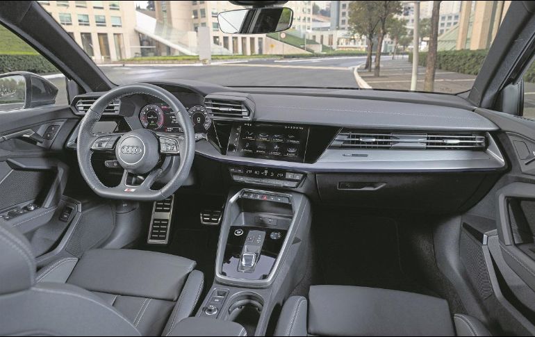 La calidad de los materiales, la construcción y el confort, lo más destacado en el habitáculo. EL INFORMADO/M. Castillo