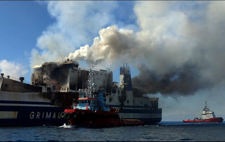 El Euroferry Olympia llevaba más de 290 pasajeros y tripulantes a bordo cuando comenzó a arder el viernes. EFE