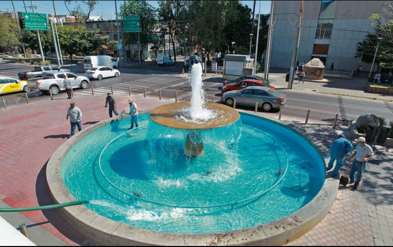 La fuente volvió a funcionar tras el arreglo de fisuras y el cárcamo de bombeo. EL INFORMADOR/A. Camacho