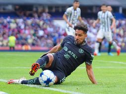 Un jersey del cuadro azulcrema con su nombre y el número 200, lo recibieron la tarde del domingo en el Coloso de Santa Úrsula. IMAGO7