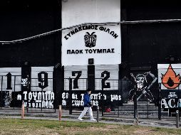 El ministro de Justicia, Kostas Tsiaras, anunció hoy que con los cambios en el Código Penal que se propone hacer el gobierno, los ataques de aficionados ya no podrán saldarse con libertad provisional. AFP / S. Mitrolidis