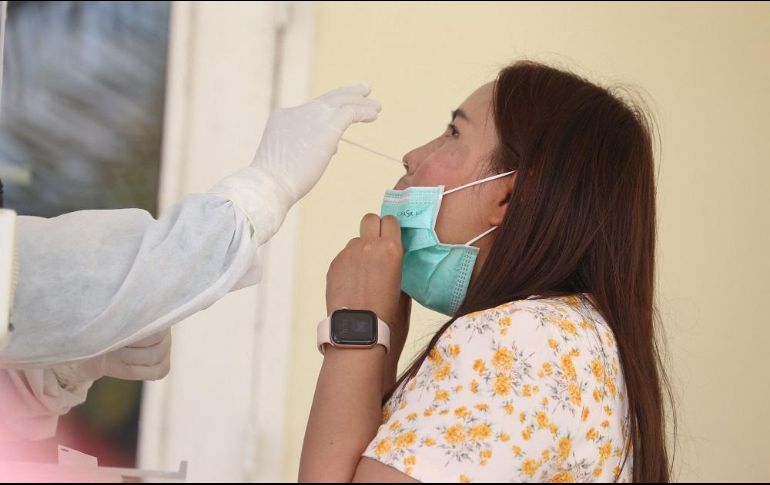 Indican que por lo menos del 15 al 31 de mayo se podrían tener entre mil 800 y 1400 contagios diarios en Jalisco. AFP/T. Meringing