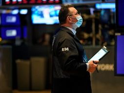 Wall Street moderó sus pérdidas al final de la sesión tras el anuncio de sanciones estadounidenses contra Rusia. AFP/T. Clary