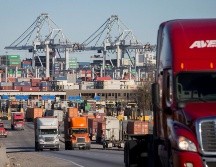 Proponen ampliar dos horas el horario de restricción en la circulación de camiones de carga pesada. AP/ARCHIVO