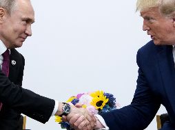 El ex presidente de EU, Donald Trump, presumió su estrecha relación con Vladimir Putin, señalando que la crisis de Ucrania no habría ocurrido durante su gobierno. AFP / ARCHIVO