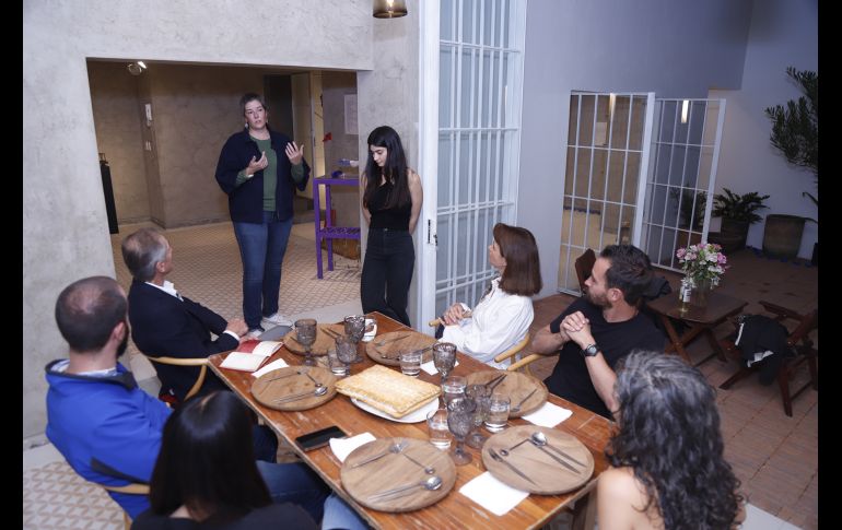 Explicando la dinámica. GENTE BIEN JALISCO/ CLAUDIO JIMENO