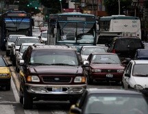El estudio reveló que el 44.4% de cada cien traslados en la ZMG se realizan en transporte público; 26.90 se realizan caminando y 15.70 en automóvil particular. EL INFORMADOR / ARCHIVO