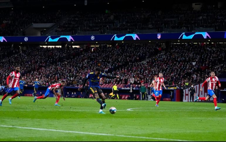 SORPRESIVO. Anthony Elanga emparejó el marcador final. AP/M. Fernandez