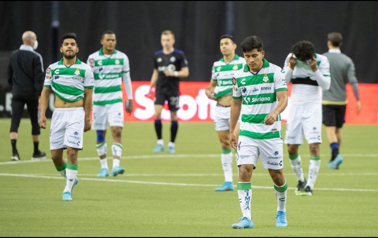 Con este resultado adverso Santos se fue eliminado en los Octavos de Final. AP/G. Hughes