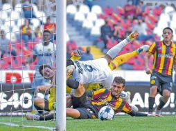 Lamentable. Un grave error del portero Felipe López fue lo que le costó la derrota en casa a los Leones Negros. Imago7