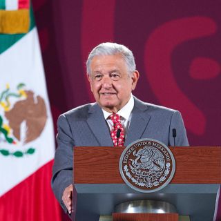 AMLO no cede; seguirá pidiendo que periodistas "famosos" den a conocer cuánto ganan y quién les paga