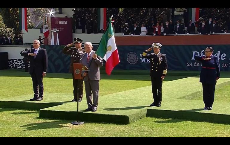 AMLO abanderó a un total de 85 escoltas, de los cuales 16 pertenecen al Ejército. TWITTER / @lopezobrador_