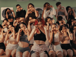 El tema, de poco más de 2 minutos de duración, llega acompañado de un videoclip dirigido por Tanu Muino. YOUTUBE/ Rosalía