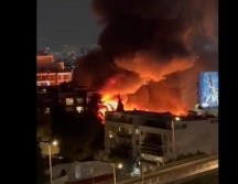 El incendio se registra en un negocio de papelería en la Ciudad de México. ESPECIAL