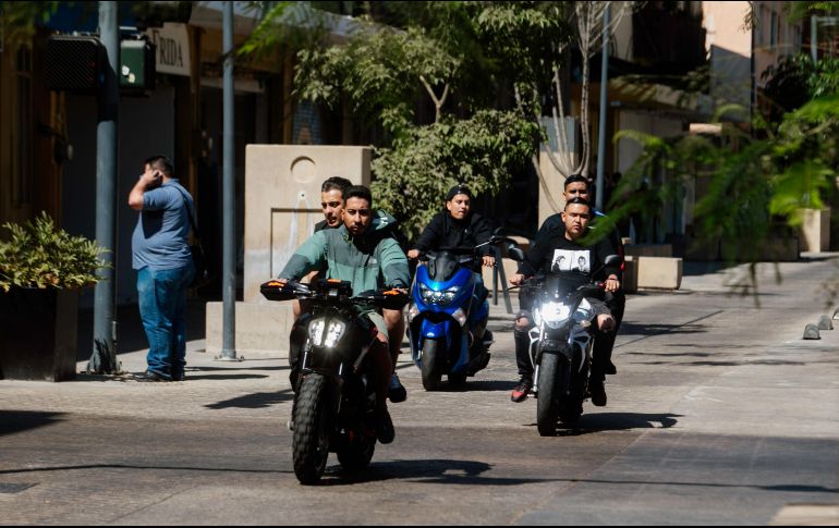 La propuesta del regidor Luis Cisneros busca prohibir que dos personas circulen en una misma motocicleta por zonas como el Centro, el Paseo Alcalde, Providencia y Chapultepec. EL INFORMADOR/G.Gallo