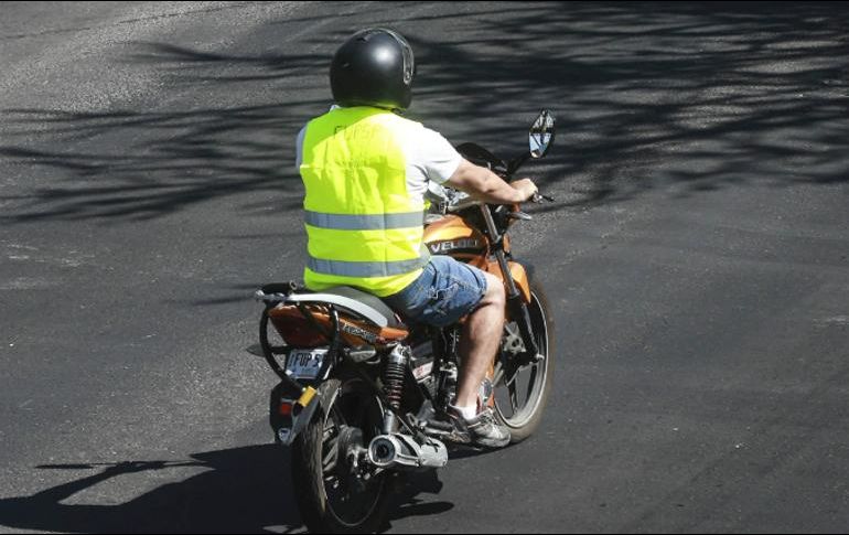 La propuesta anunciada por el regidor emecista, Luis Cisneros Quirarte, plantea que las motocicletas donde viajen dos personas no podrían circular en puntos como el Centro Histórico o Chapultepec. EL INFORMADOR / ARCHIVO