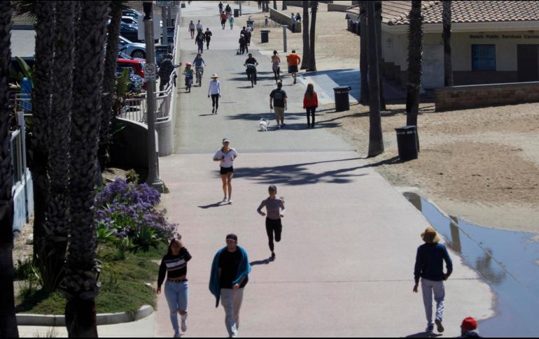 A pesar de esta información, los CDC siguen recomendando el llevar la mascarilla en zonas de riesgo, donde el COVID es elevado, situación en la que se encuentra el 37% de los condados. EFE/ E. Garcia