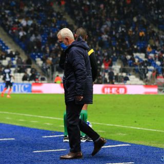 ¡Aguirre a la lona! San Luis le pega de visita a Rayados