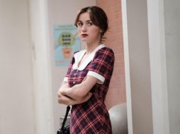 SE ENCIENDE. Interpretada por Maude Apatow, 