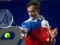 Semifinalista en Acapulco, donde perdió ante Rafael Nadal, Medvedev se aprovechó de la derrota de Novak Djokovic en cuartos de final del torneo de Dubái. AFP / P. Pardo
