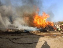 La columna de humo se notó en diferentes zonas de la ciudad. CORTESÍA