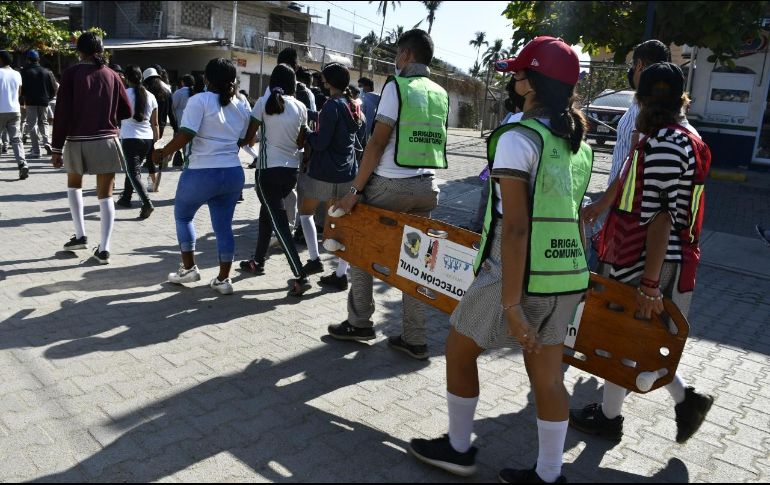 En el simulacro participaron alumnos de educación básica, media superior y superior, además de los sectores públicos, privados y población en general. ESPECIAL/PC Jalisco