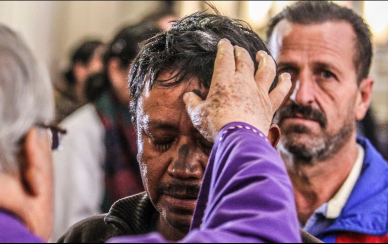 La ceniza es un símbolo en la creencia católica y retoma la idea escrita en la Biblia sobre que el hombre está hecho de polvo de tierra y tarde o temprano regresará a ese estado. EL INFORMADOR / ARCHIVO