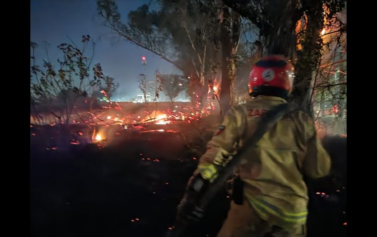 El incendio se registró en un terreno aledaño al CUCEA. ESPECIAL