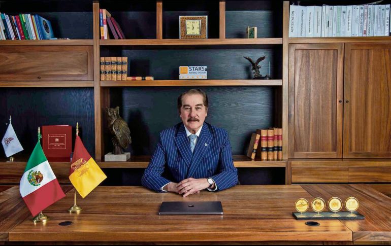 Antonio Leaño Reyes, rector de la UAG, remarca el objetivo de seguir con la extensión universitaria. ESPECIAL