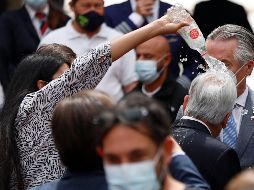 Según medios, la mujer era familiar de un invitado, y fue detenida por los escoltas oficiales tras la acción. AFP / D. Yankovic