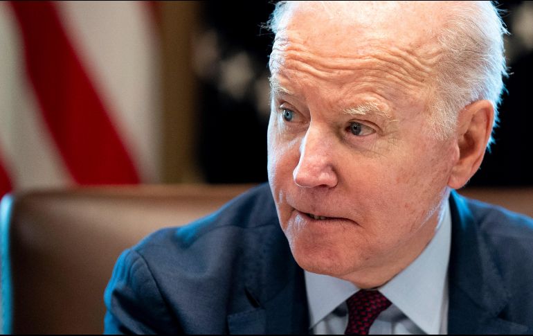 El alcalde de la ciudad informó que el fuego se desató tras disparar las fuerzas rusas contra la planta y que se declaró una amenaza para la primera unidad tras haber sido alcanzada por proyectiles. EFE / L. Vogen