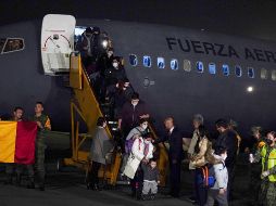Un avión de la Fuerza Aérea Mexicana procedente de Rumanía aterrizó en la madrugada de este viernes con 81 personas evacuadas desde Ucrania, en su mayoría mexicanos. EFE / SRE