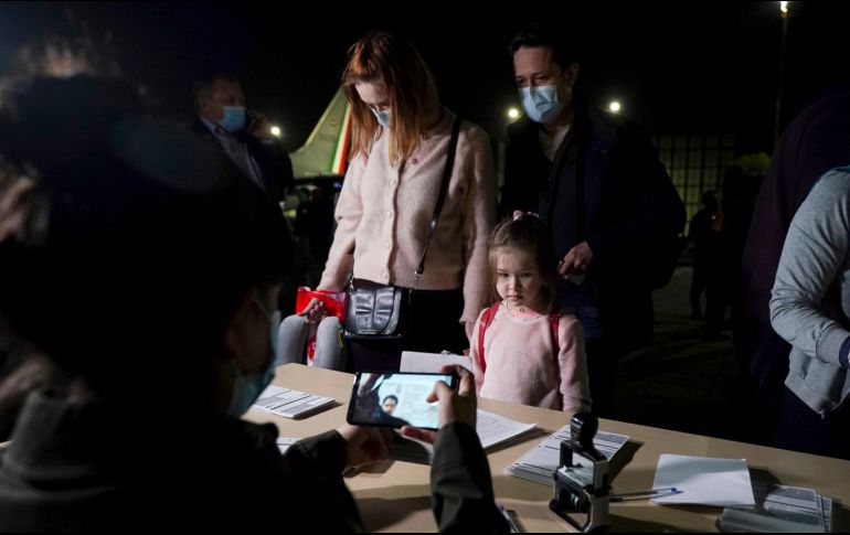 Marcelo Ebrard informa que 81 pasajeros procedentes de Ucrania tras la invasión de Rusia, llegaron 