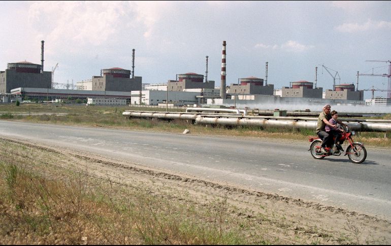 La central, en el sureste de Ucrania, ha sido tomada por el Ejército ruso, aunque está siendo gestionada por el personal técnico ucraniano. EFE / ARCHIVO