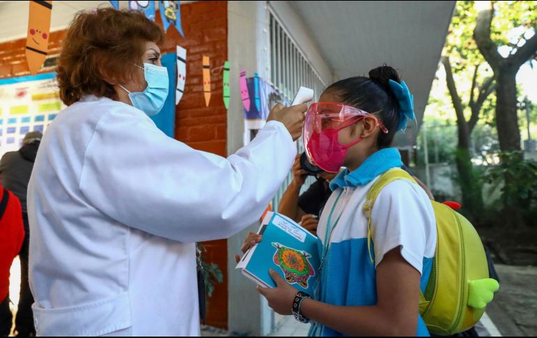 Informan que en el corte de la semana pasada sólo hubo 65 casos de estudiantes con COVID registrados. SUN/ARCHIVO
