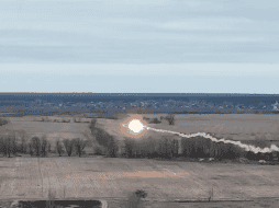 El tweet no hace referencia al tipo de misil que se utilizó ni cómo fue grabado en momento, aunque varios medios reportan que las imágenes fueron captadas por un dron. TWITTER / @DefenceU