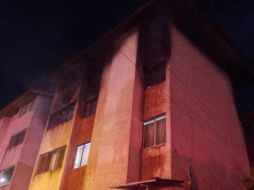 En el punto, se evacuaron ocho departamentos de la misma torre, en los cuales habitaban 20 personas. ESPECIAL