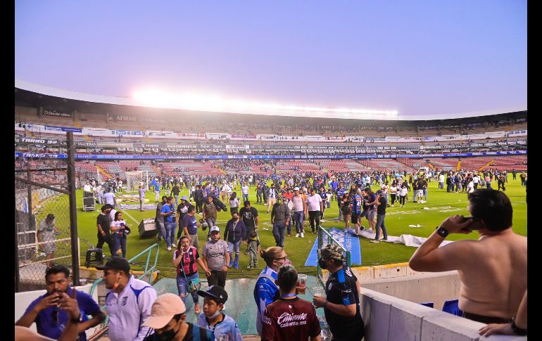LAMENTABLE. Una vez más se hizo presente la violencia en un estadio del futbol mexicano. IMAGO7