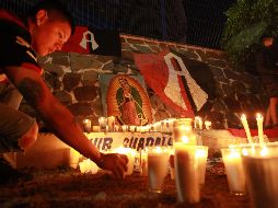 Aficionados del Atlas acudieron alrededor de las 22:00 horas a la afueras del Estadio Jalisco. EL INFORMADOR/ A. CAMACHO