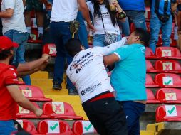 El enfrentamiento entre Querétaro vs Atlas dejó más de 20 personas heridas. EFE / E. Contla