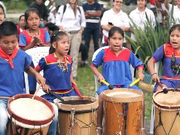 Son 42 millones de indígenas que hablan 560 idiomas en América Latina, pero muchas de ellas están en peligro de extinción. EFE