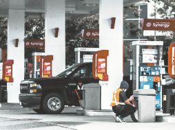 Costo. En promedio los consumidores están pagando 40 centavos más por galón. Especial