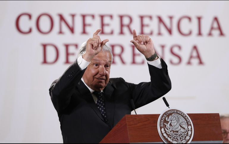 El Presidente López Obrador declara hoy durante una rueda de prensa que el movimiento feminista esta infiltrado por poderes opositores. EFE / M. Guzmán