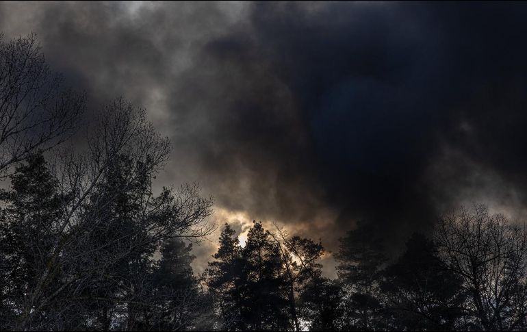 McDonald's también ha cerrado sus locales en Ucrania debido a los bombardeos rusos, pero sus empleados siguen cobrando sus salarios completos. EFE / R.  Pilipey
