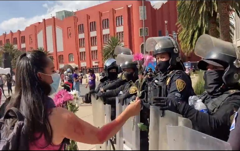 Entre los contingentes sobresalen decenas de estudiantes y profesionistas con el característico pañuelo verde. ESPECIAL