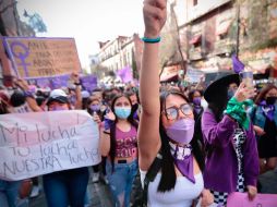 En una marea imparable, por horas y horas caminaron gritando, incansables, contra el patriarcado, contra los violadores, con imágenes de mujeres asesinadas, desaparecidas. SUN / V. Rosas