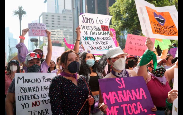 En una marea imparable, por horas y horas caminaron gritando, incansables, contra el patriarcado, contra los violadores, con imágenes de mujeres asesinadas, desaparecidas. SUN / V. Rosas