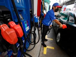 En Estados Unidos el precio promedio de la gasolina alcanzó 4.17 dólares el galón. EFE/N. Sangnak