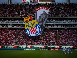 La directiva de Chivas tomó la postura de cerrarle las puertas a su propia barra por tiempo indefinido. IMAGO7