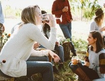 Se requiere alrededor de 2kg de uvas para producir 750ml de vino tinto. UNPLASH/Kelsey Chance